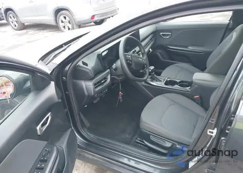 2025 Kia K4 Lxs z USA, uszkodzony, nr VIN 3KPFT4DE2SE046468